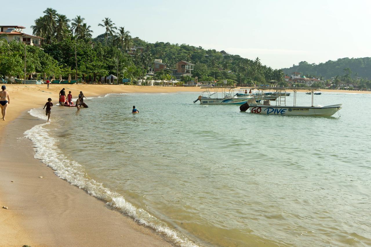 Hotel Dhammika Unawatuna Buitenkant foto
