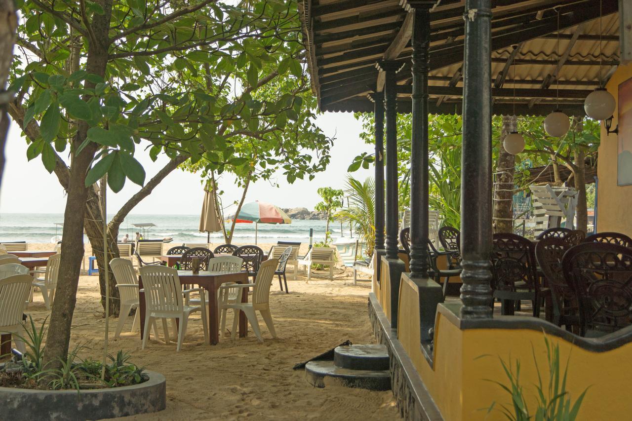 Hotel Dhammika Unawatuna Buitenkant foto