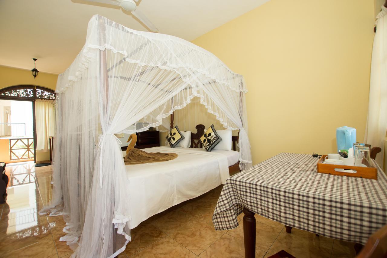 Hotel Dhammika Unawatuna Buitenkant foto